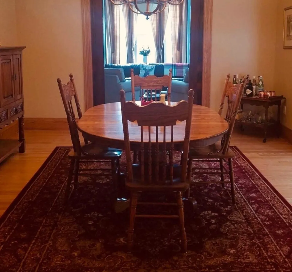 Antique oak table with 4 matching chairs - Image 2
