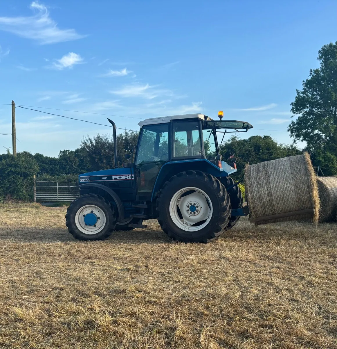 Hay bales - Image 1