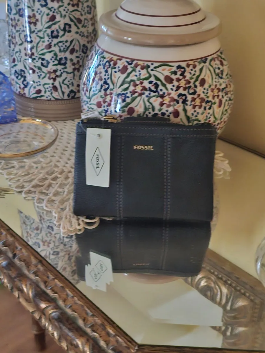 Fossil Black Leather Trifold Purse / Brand New - Image 1