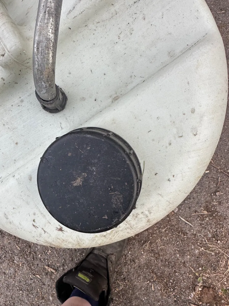 Caravan water & waste containers - Image 3