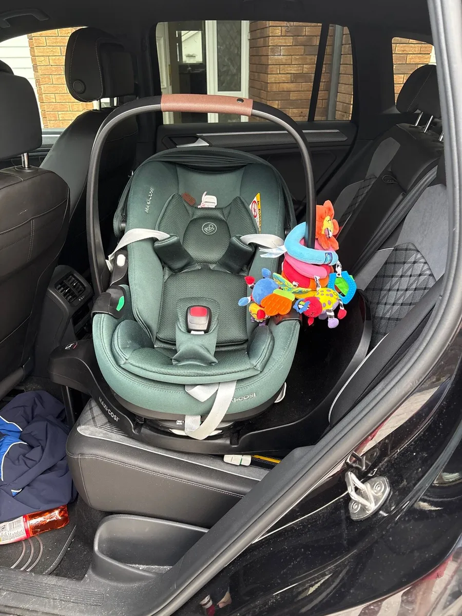 Maxicosi swivel baby seat and iso fix