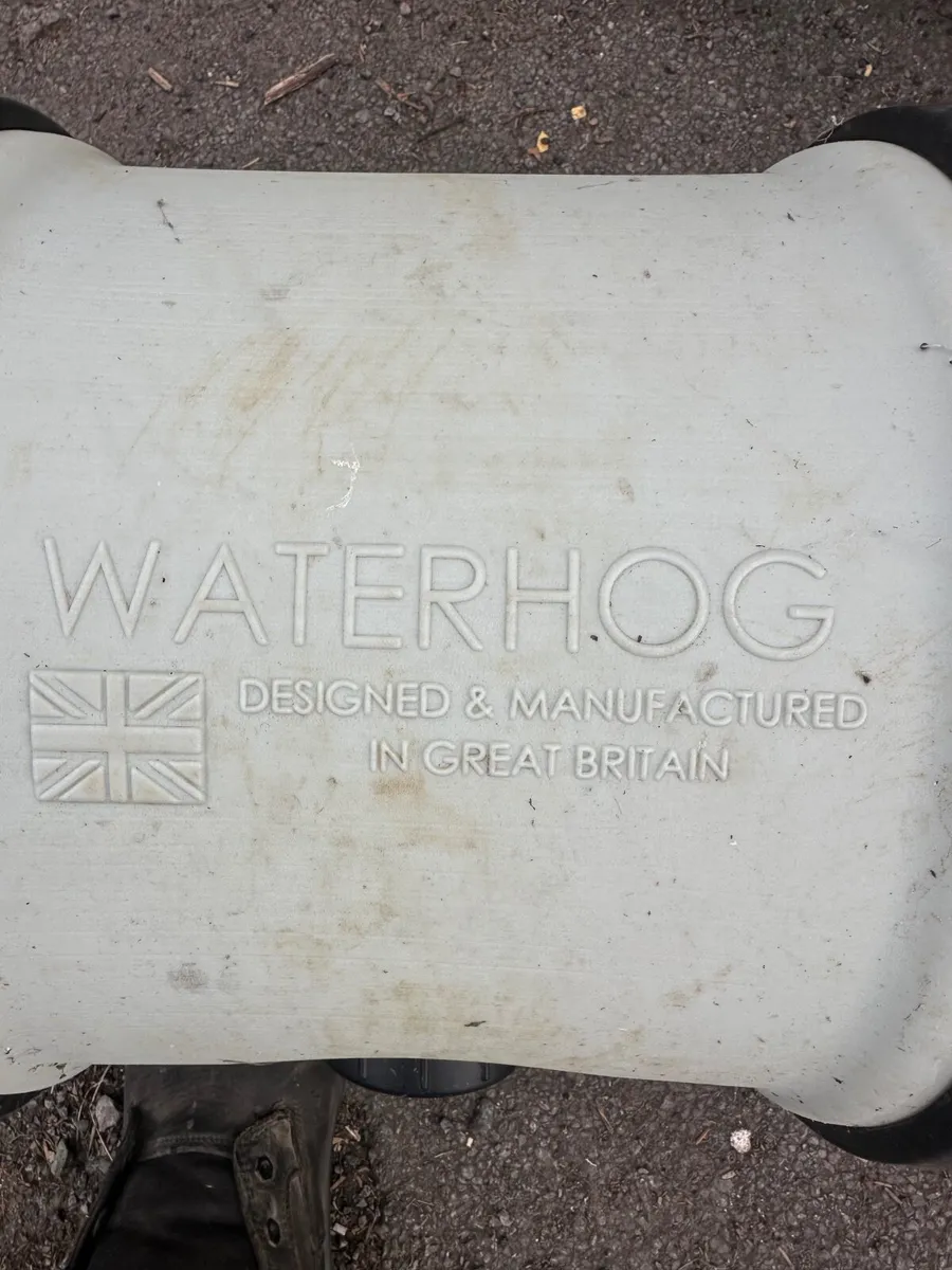 Caravan water & waste containers - Image 1