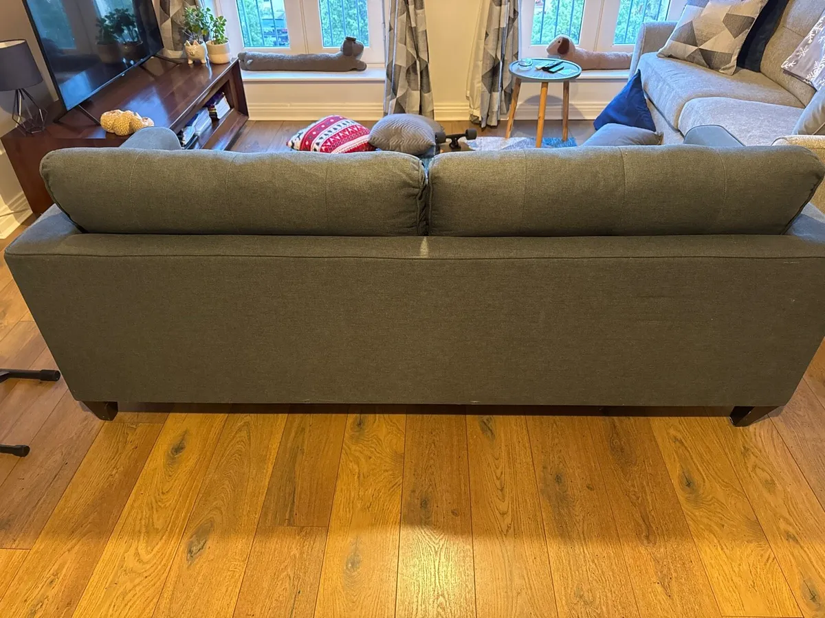 couch - Image 2