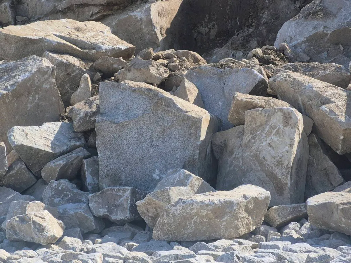 Granite boulders - Image 1