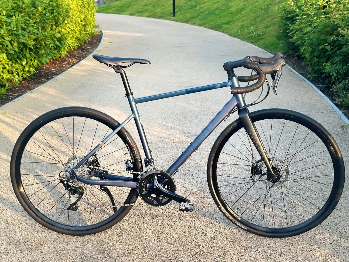 Triban Road Bike Shimano 105 - Image 1