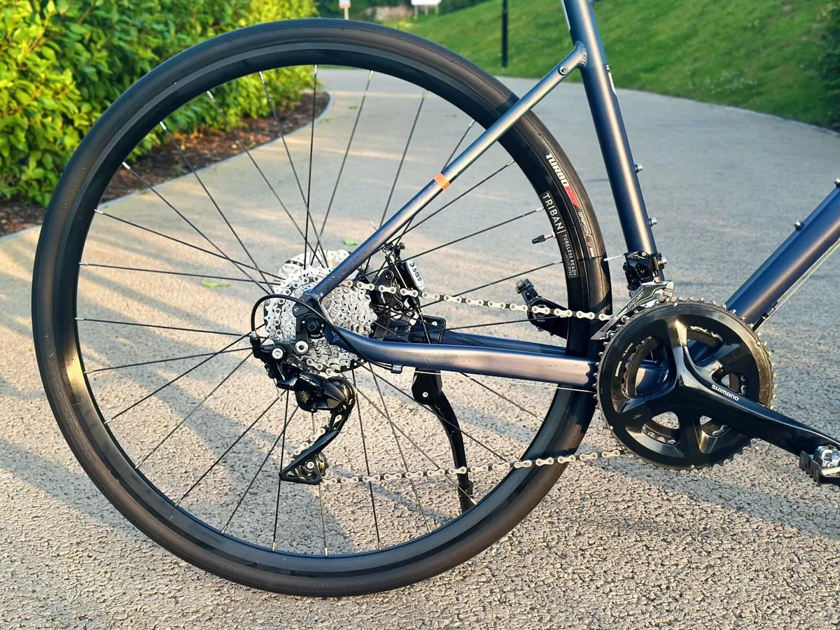 Triban Road Bike Shimano 105 - Image 4