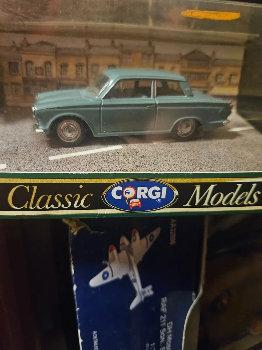 Corgi Ford Cortina - Image 2