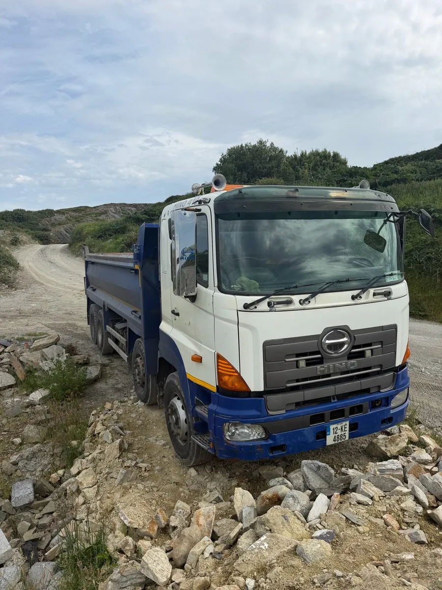Hino 700 - Image 2