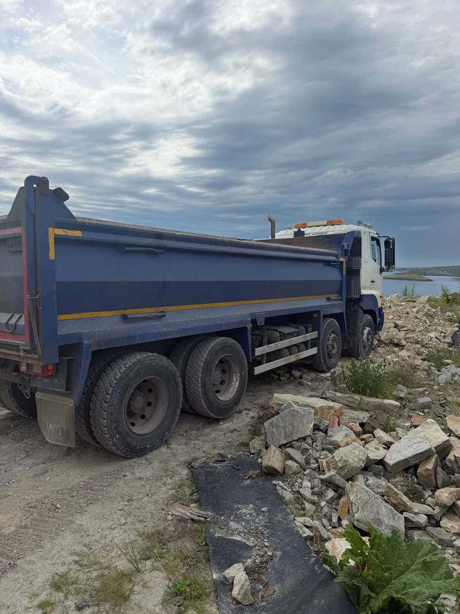 Hino 700 - Image 4