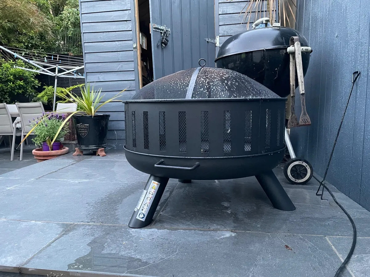 Fire pit from B&Q only used once. €90 - Image 3