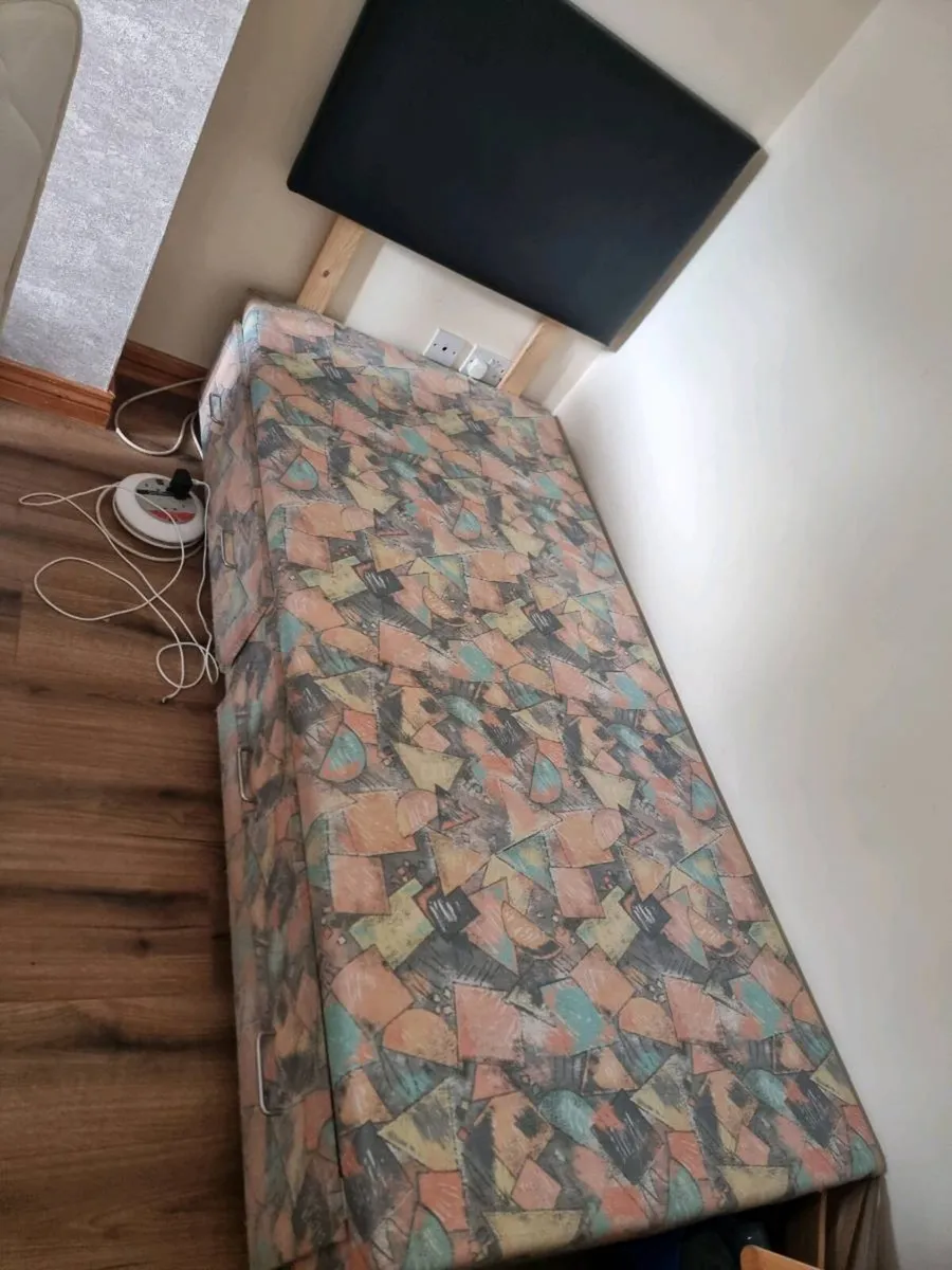 Single bed & mattress - Image 1