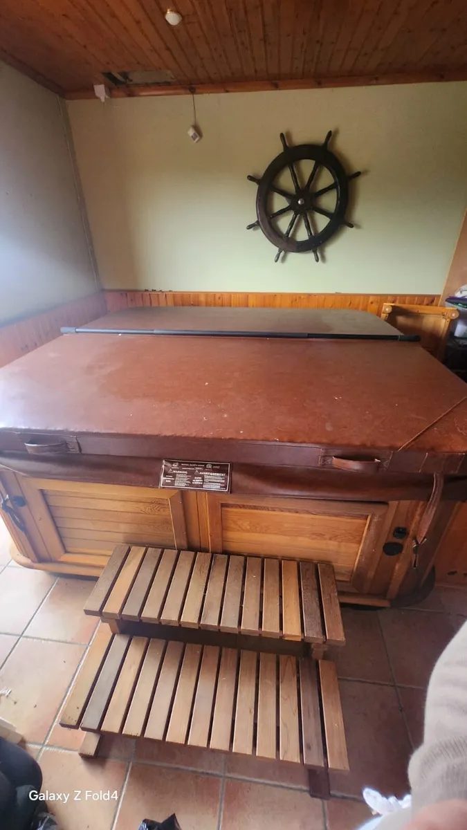 Hot tub - Image 1