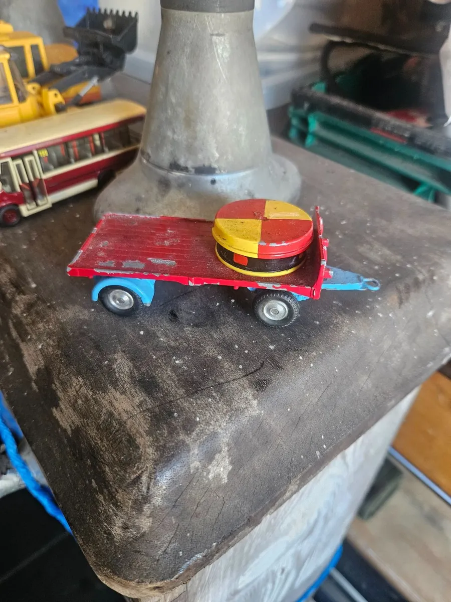 Corgi Circus trailer - Image 1