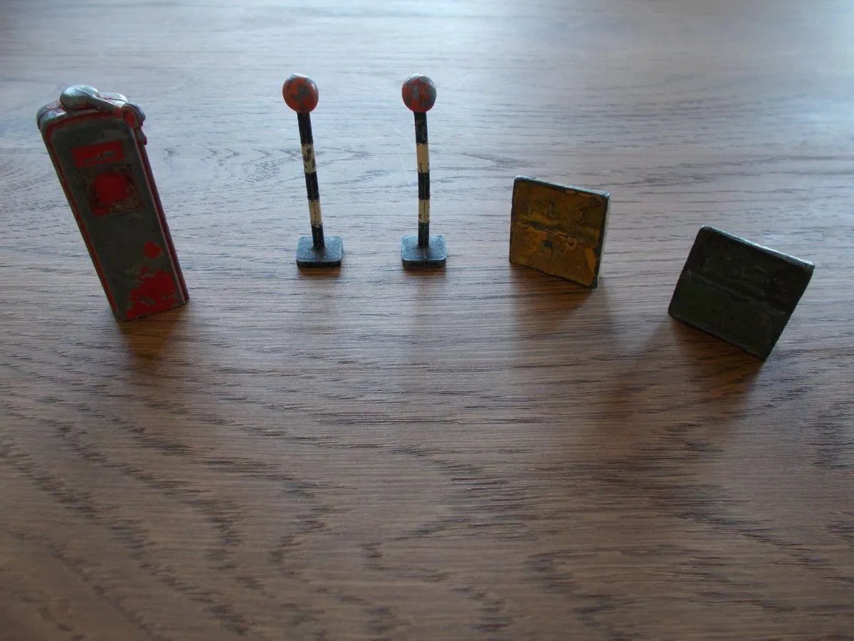 1950's Model Service Station pieces etc. - Image 2