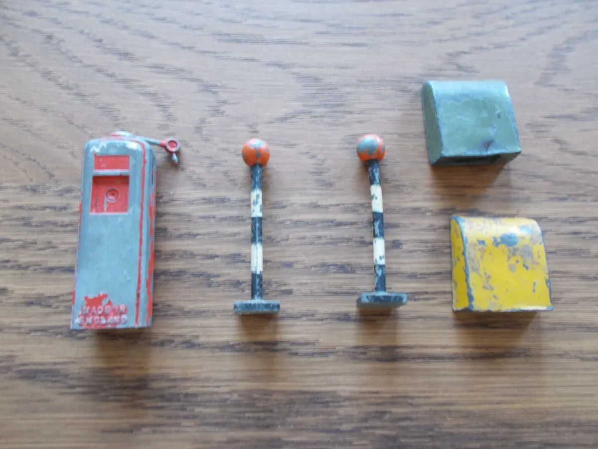 1950's Model Service Station pieces etc. - Image 3