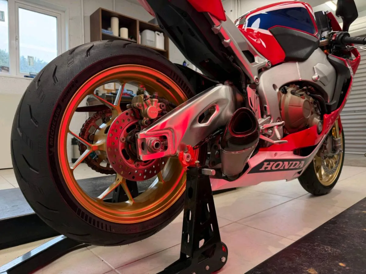 Honda CBR1000RR Fireblade SP - Image 3