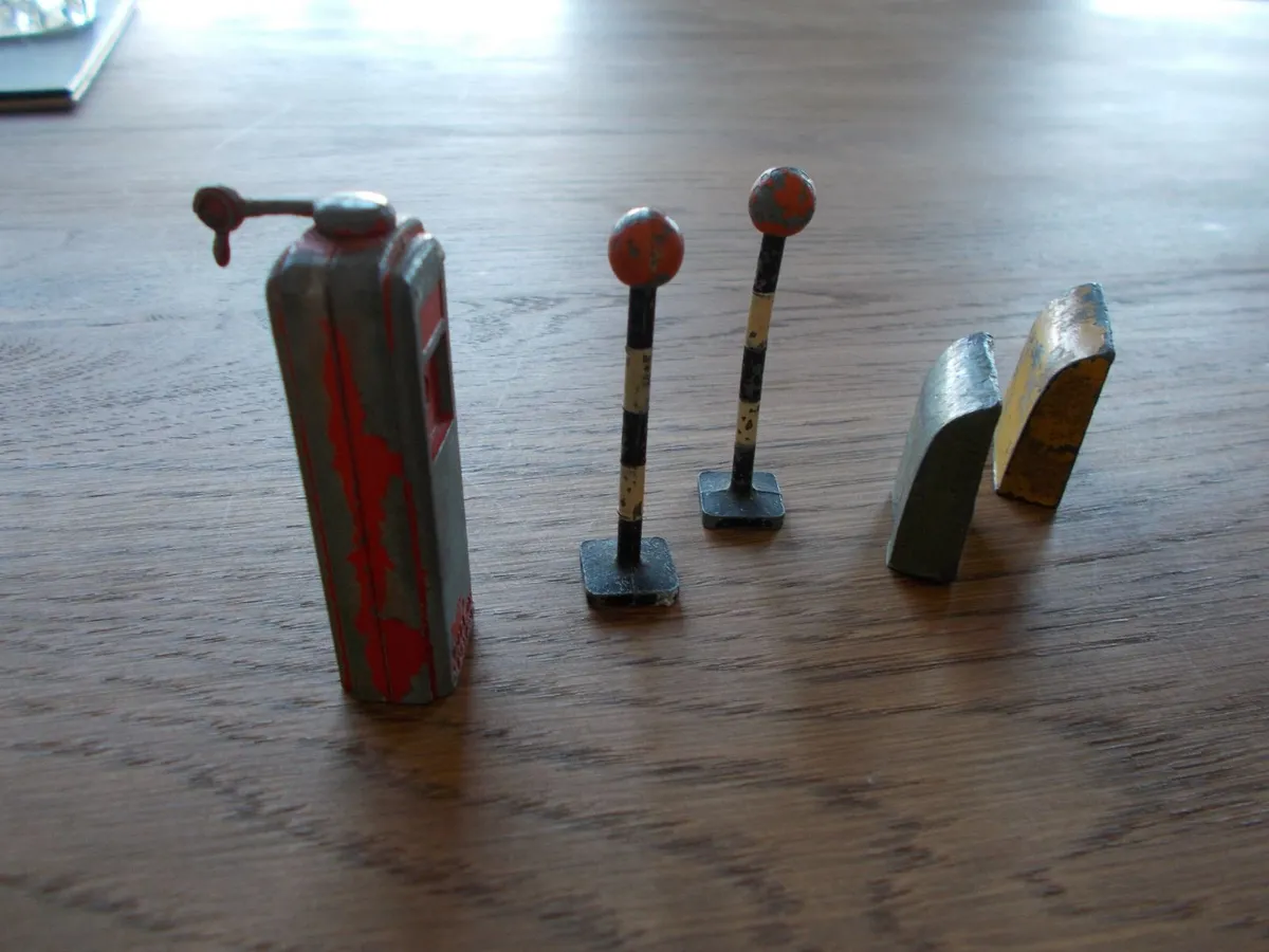 1950's Model Service Station pieces etc. - Image 4