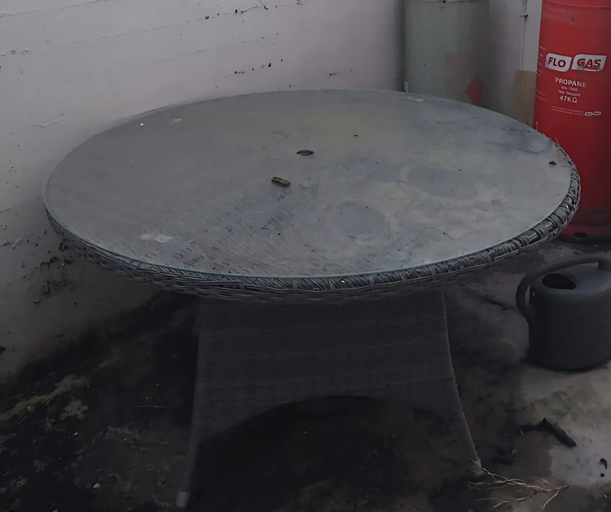 Patio table - Image 2