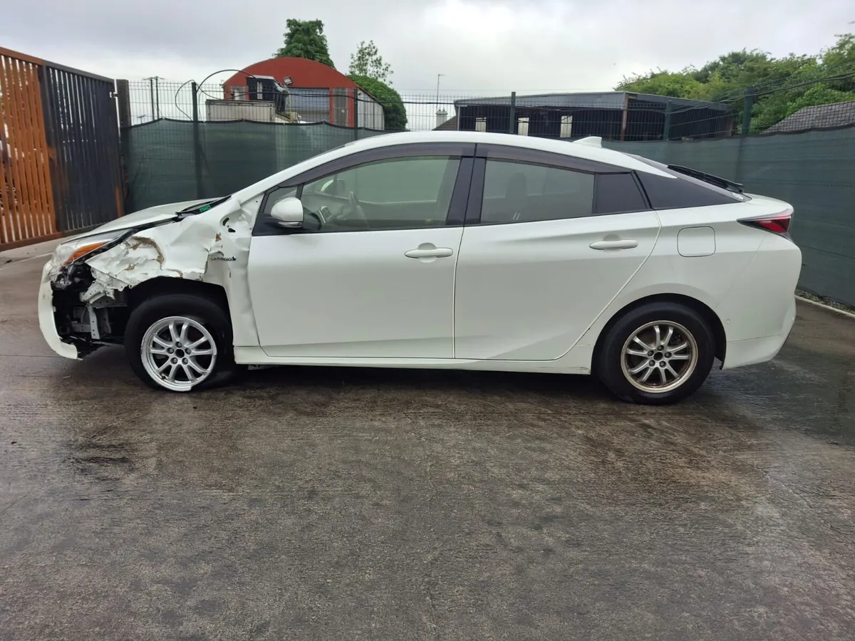 172 Toyota Prius hybrid - Image 2