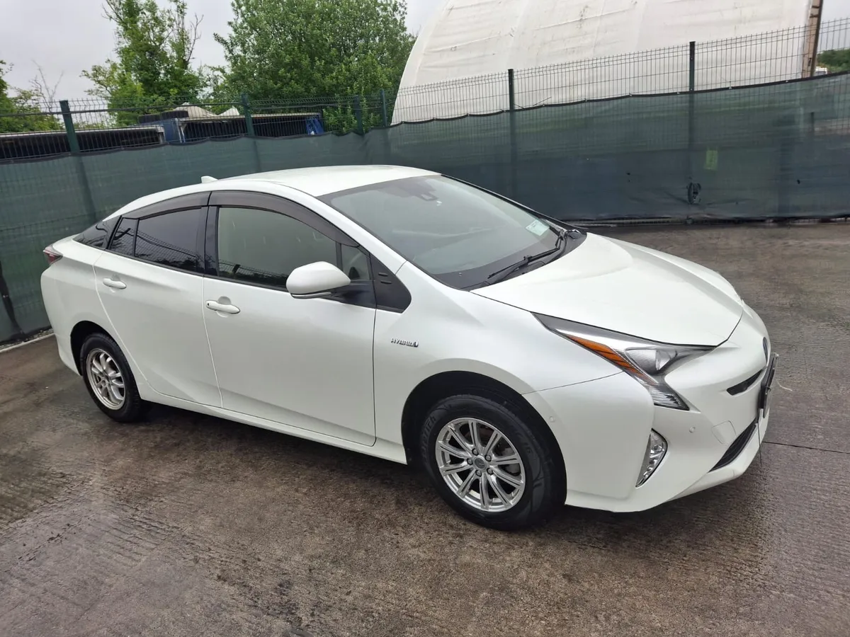 172 Toyota Prius hybrid - Image 1