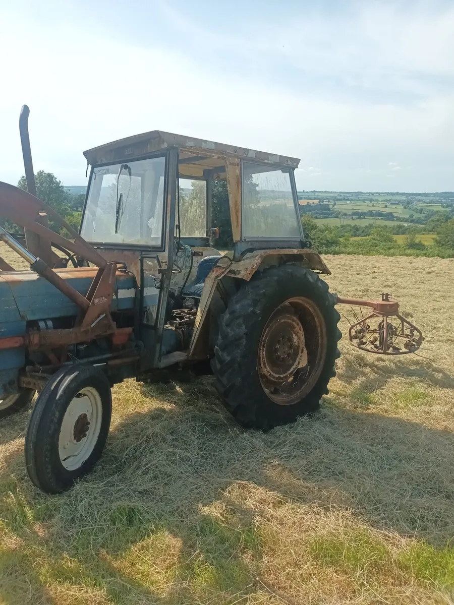 Ford 4100 with Loader. Will sell Loader seperate - Image 2