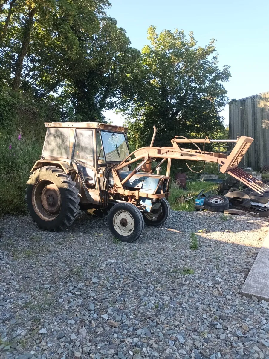 Ford 4100 with Loader. Will sell Loader seperate - Image 4
