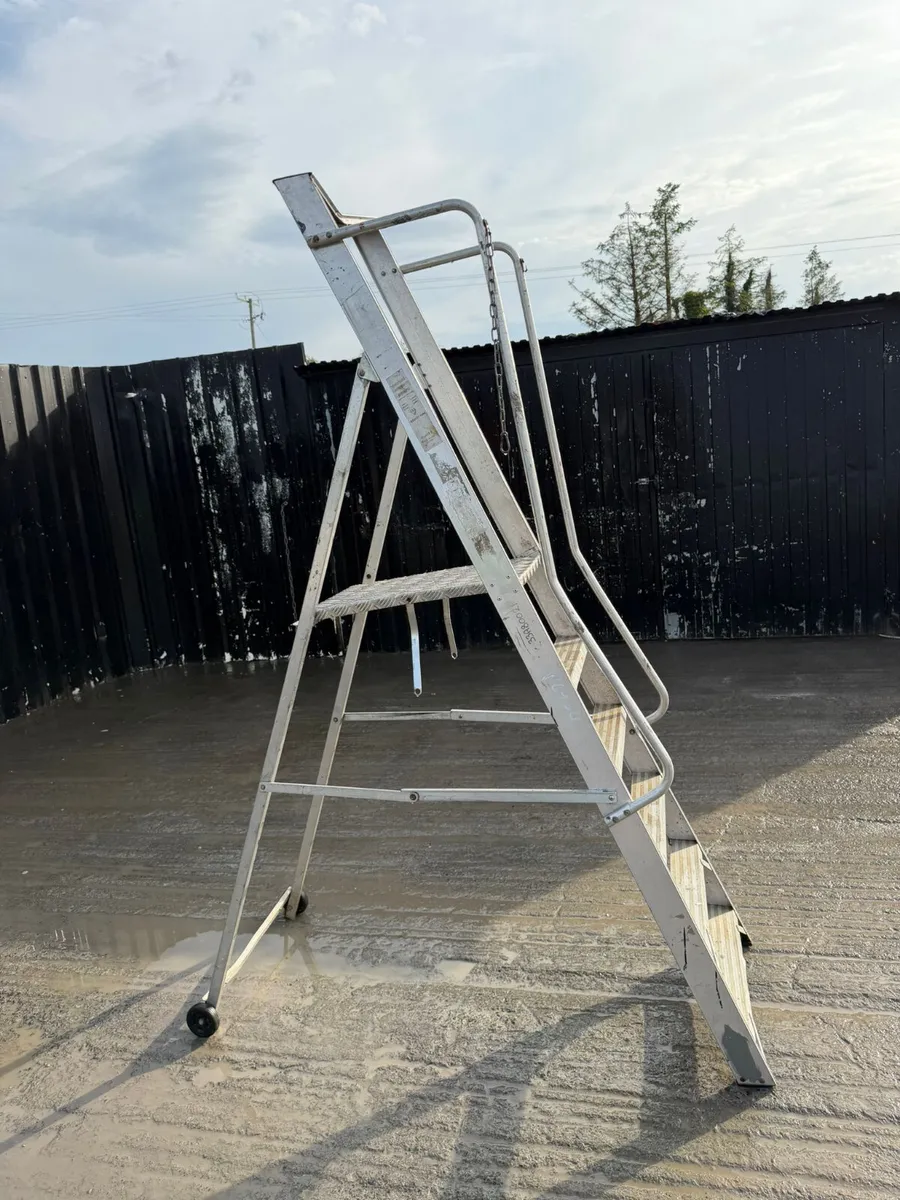 Aluminium Step Ladder 5 Tread - Image 1