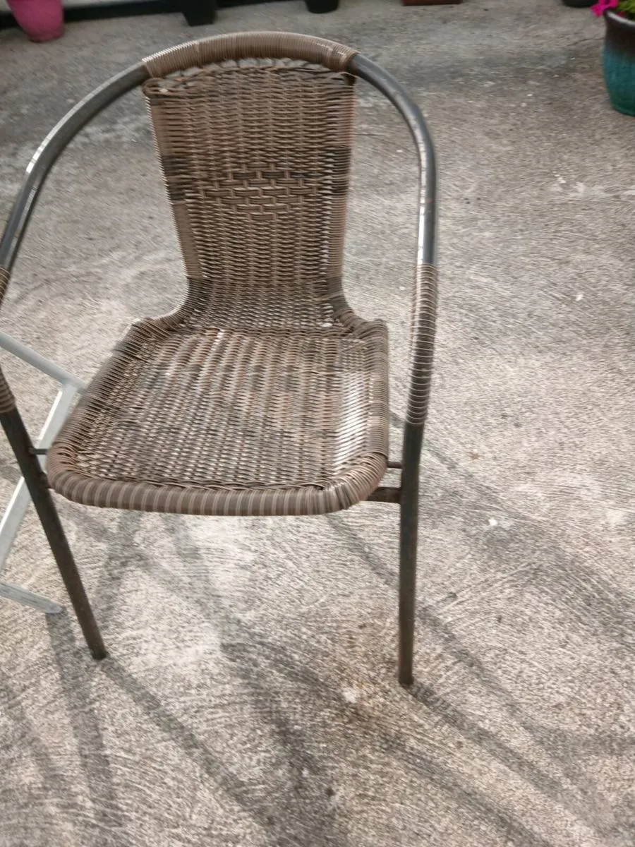 GARDEN TABLE AND 2 CHAIRS - Image 2