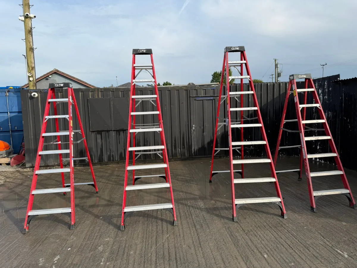 Clow Fibreglass Step Ladder 7/9 Tread - Image 2
