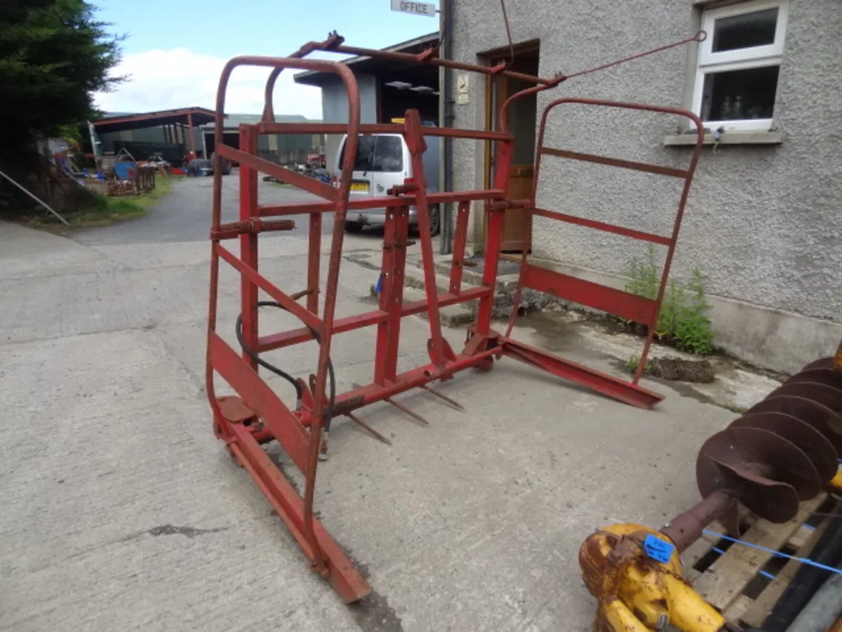 17 Bale Clamp - Image 1