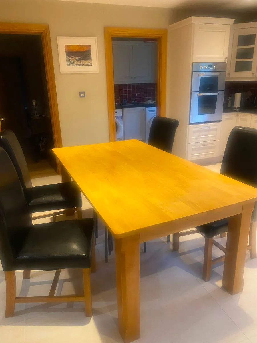 Table and leather chairs - Image 2