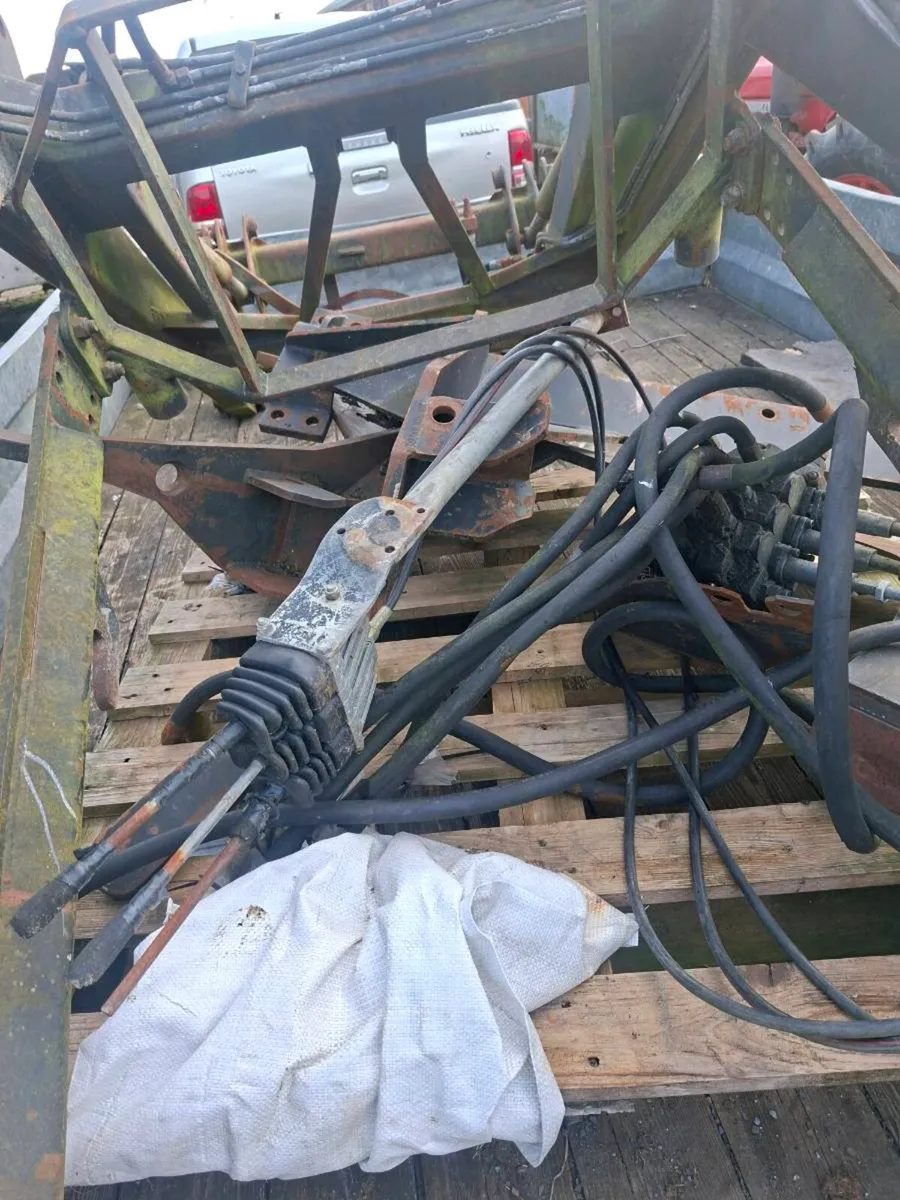 TANCO LOADER FOR FORD 7840/8240/8340 - Image 3