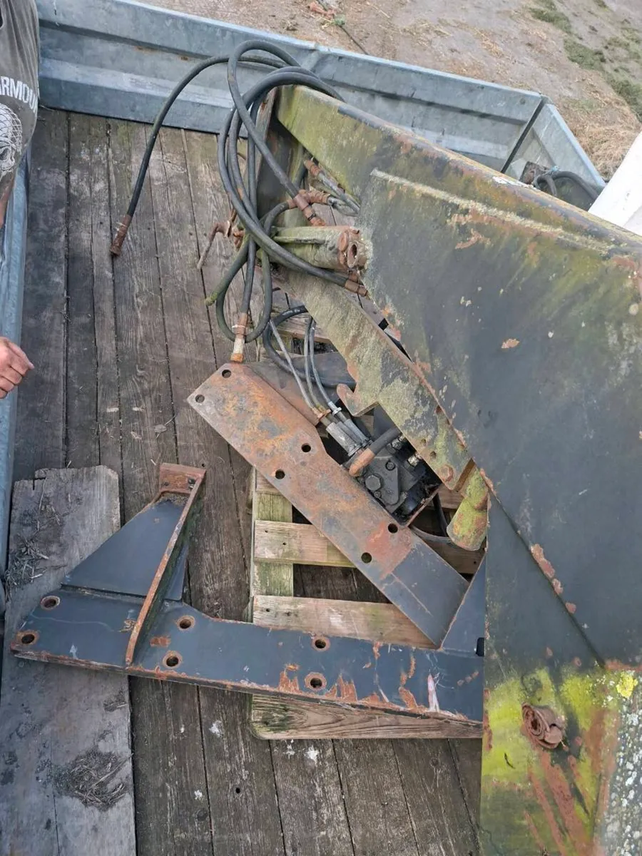 TANCO LOADER FOR FORD 7840/8240/8340 - Image 4