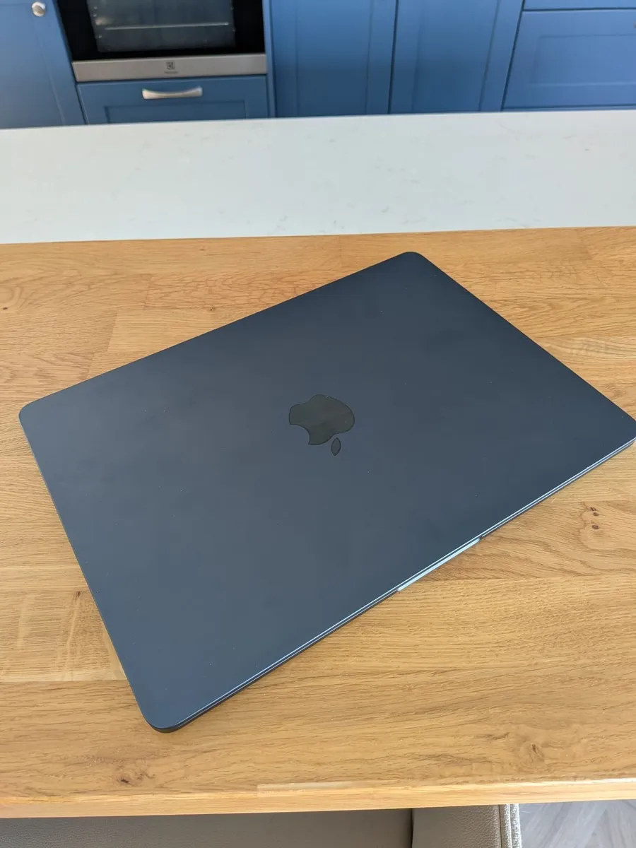 apple macbook air m2 - Image 1