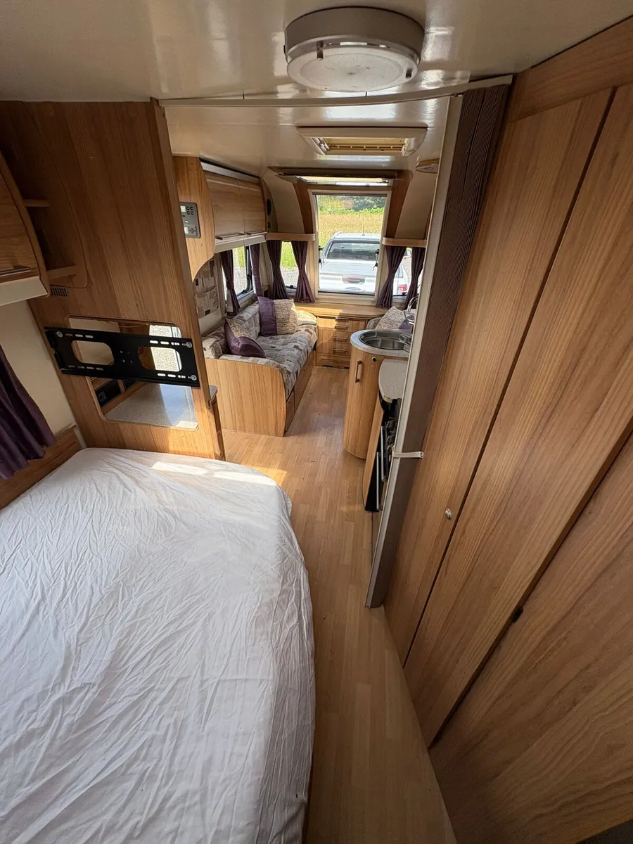 Bailey unicorn 4 berth fixed bed Caravan - Image 4