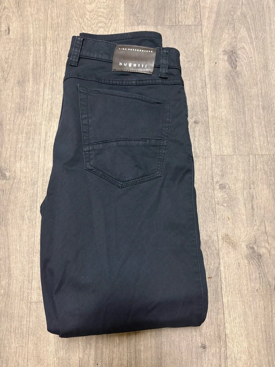 Bugatti Jeans Navy 36 x 32 New - Image 1