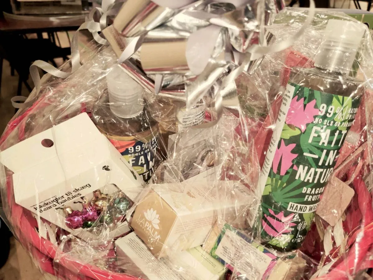 LOTS OF VARIOUS HAMPERS, & a Paul Costello Wallet - Image 3