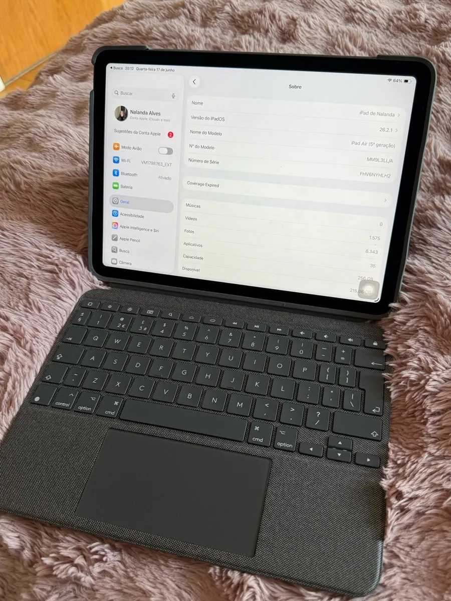Ipad Air 5 generation 256gb with logitech keyboard - Image 3