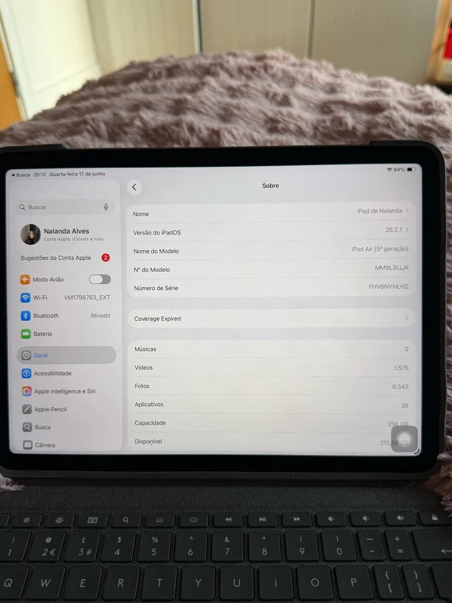 Ipad Air 5 generation 256gb with logitech keyboard - Image 4