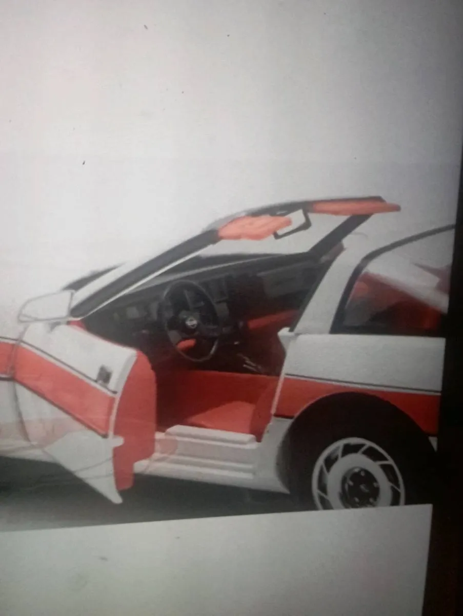 A TEAM GREENLIGHT 1984 CHEVROLET' CORVETTE C4 - Image 4