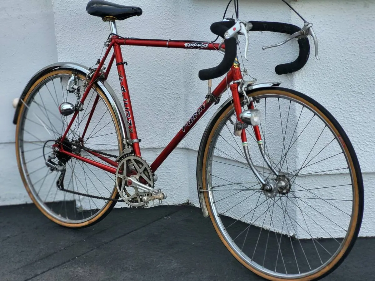 VINTAGE ROAD BIKE. NO OFFERS - Image 1
