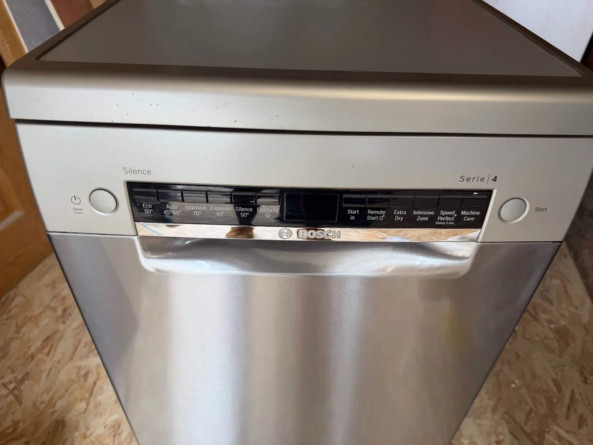 Bosch 45cm Freestanding Slimline Dishwasher - Image 2