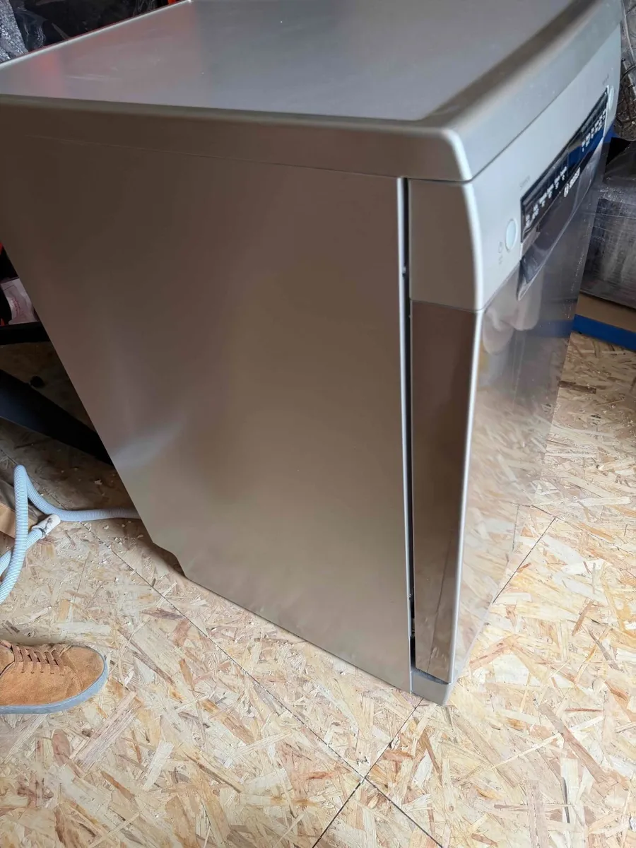 Bosch 45cm Freestanding Slimline Dishwasher - Image 3