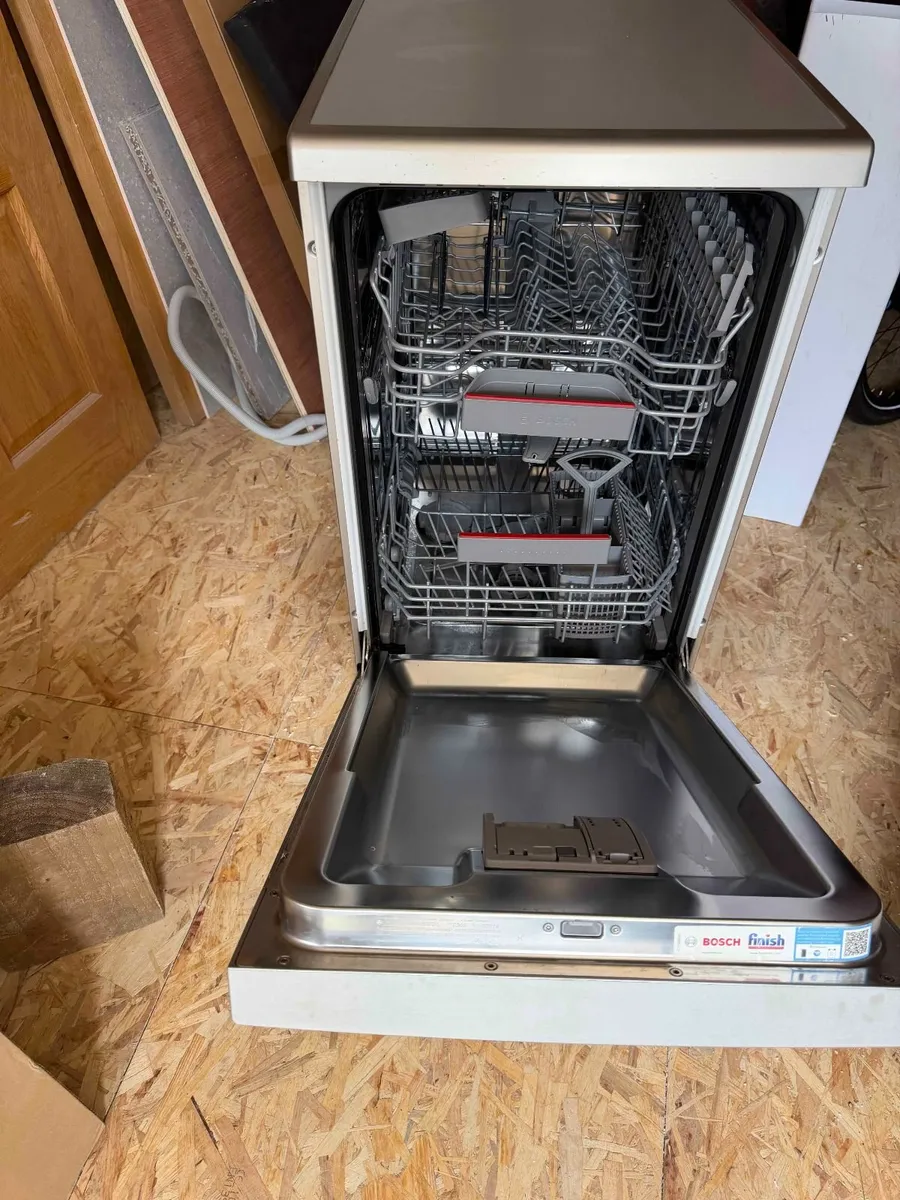 Bosch 45cm Freestanding Slimline Dishwasher - Image 4