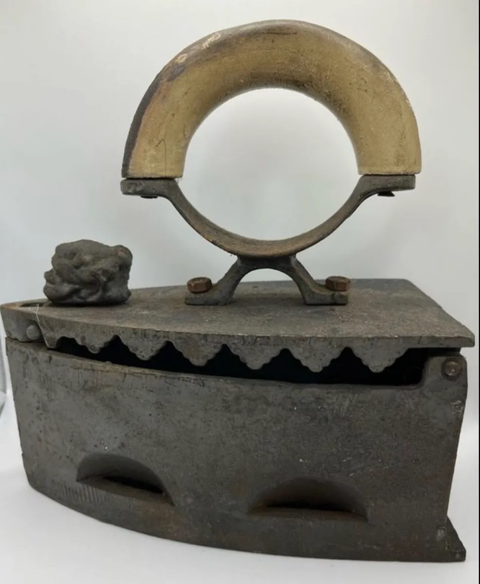 Antique coal iron - Image 1