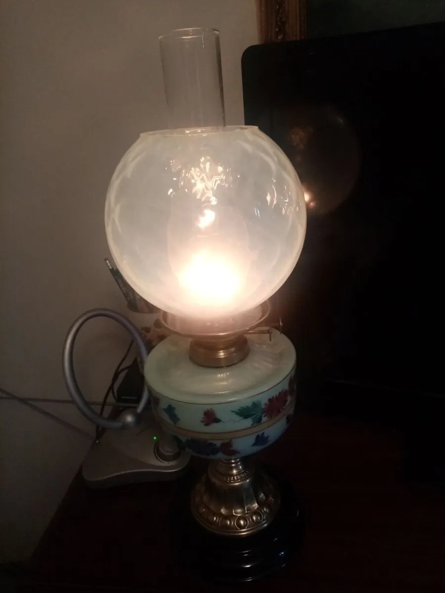 Vintage oil Lamp - Image 3