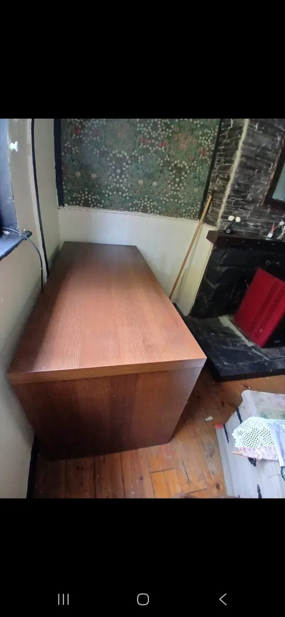 Desk - Image 1