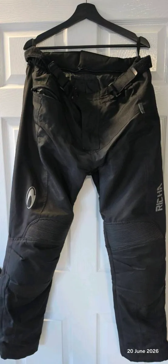 Richa motorcycle jacket and trousers - Image 2