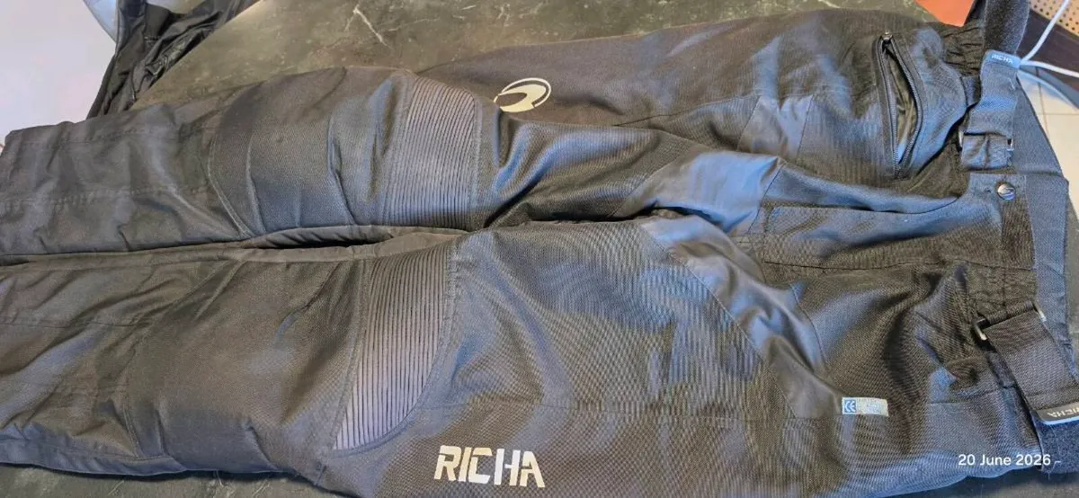 Richa motorcycle jacket and trousers - Image 4