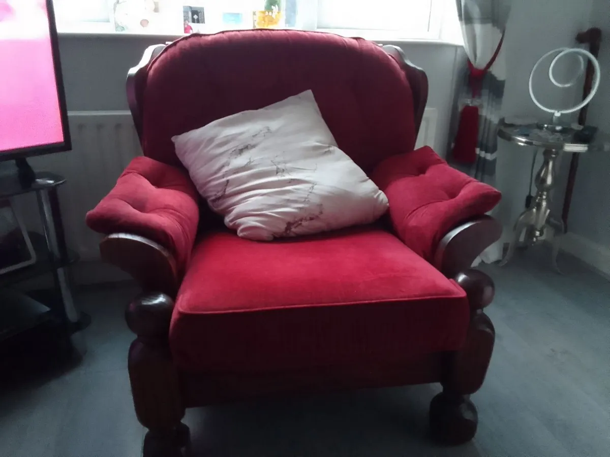 Three piece suite - Image 3
